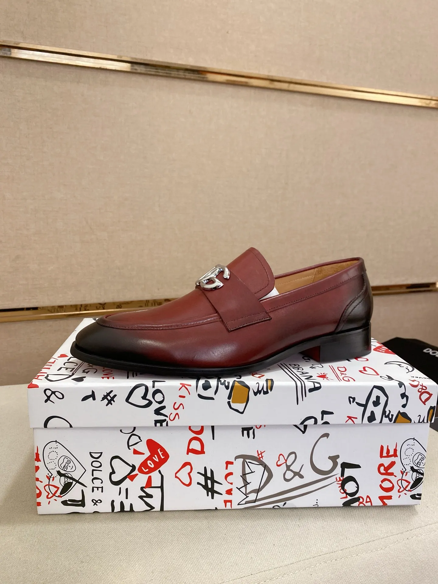 Men's clothing and shoes💰 520💰🌲DG top-notch🔍🔍men's new leather shoes🚹sold at the same time⚠The uppers are imported cowhide from Italy, the entire imported cowhide lining, and imported accessories💪💪, completely 1⃣️ vs. 1⃣️🇮🇹 💪💪, ⚠Sole: The original sole is specially provided by the original factory, the exclusive movable molded sole is super comfortable, ⚠Original factory follow-up goods, 🔍🔍high quality, can be entered and exited at will, welcome to compare ⚠Size number: 38-44. Can be customized 45 non-returnable